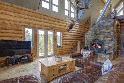 Rustic Elegance on Casper Mountain | Family Log Home Getaway - Casper, Wyoming