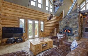 Rustic Elegance on Casper Mountain | Family Log Home Getaway - Casper, Wyoming