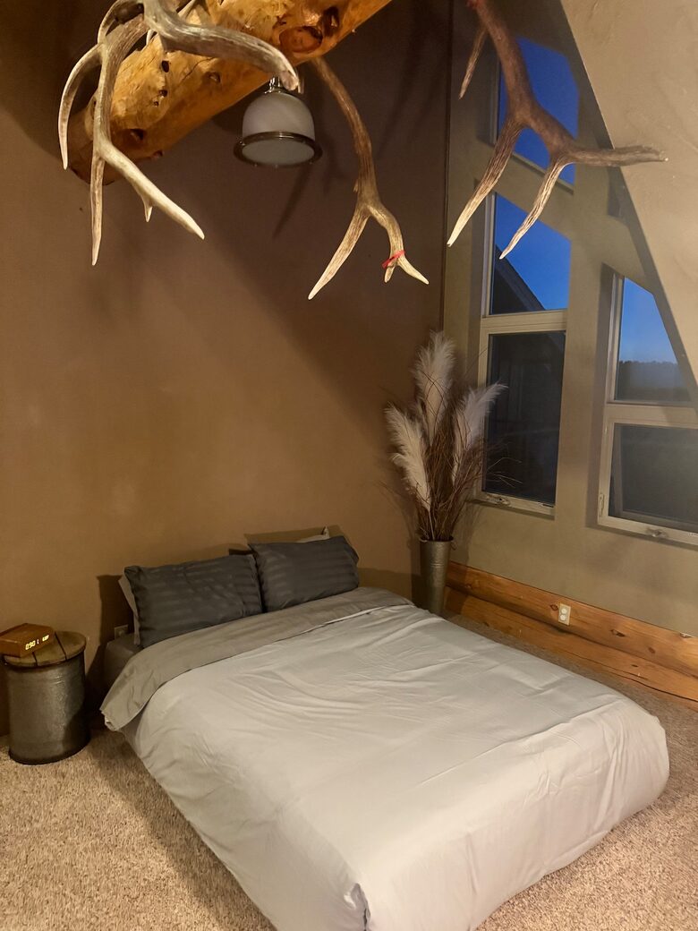 Rustic Elegance on Casper Mountain | Family Log Home Getaway - Casper, Wyoming