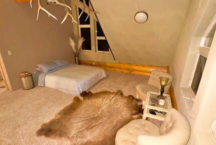 Rustic Elegance on Casper Mountain | Family Log Home Getaway - Casper, Wyoming