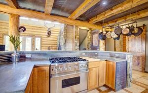 Rustic Elegance on Casper Mountain | Family Log Home Getaway - Casper, Wyoming