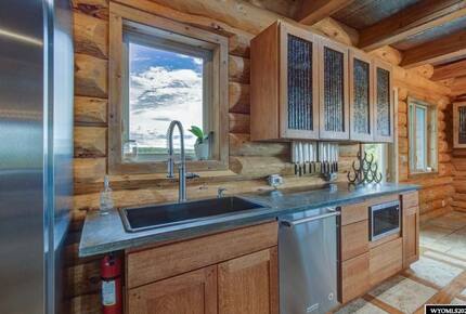 Rustic Elegance on Casper Mountain | Family Log Home Getaway - Casper, Wyoming