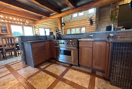 Rustic Elegance on Casper Mountain | Family Log Home Getaway - Casper, Wyoming