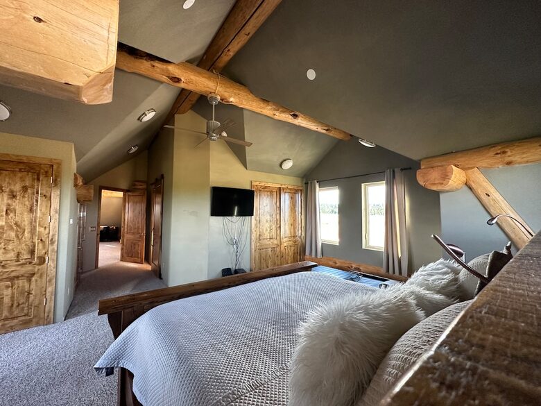 Rustic Elegance on Casper Mountain | Family Log Home Getaway - Casper, Wyoming