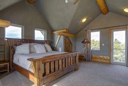 Rustic Elegance on Casper Mountain | Family Log Home Getaway - Casper, Wyoming