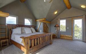 Rustic Elegance on Casper Mountain | Family Log Home Getaway - Casper, Wyoming