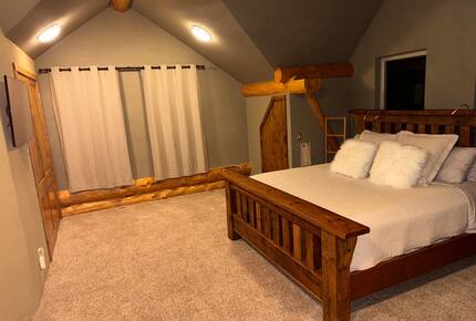 Rustic Elegance on Casper Mountain | Family Log Home Getaway - Casper, Wyoming