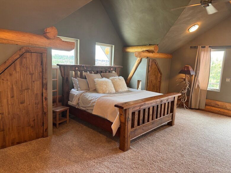 Rustic Elegance on Casper Mountain | Family Log Home Getaway - Casper, Wyoming