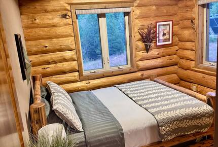 Rustic Elegance on Casper Mountain | Family Log Home Getaway - Casper, Wyoming