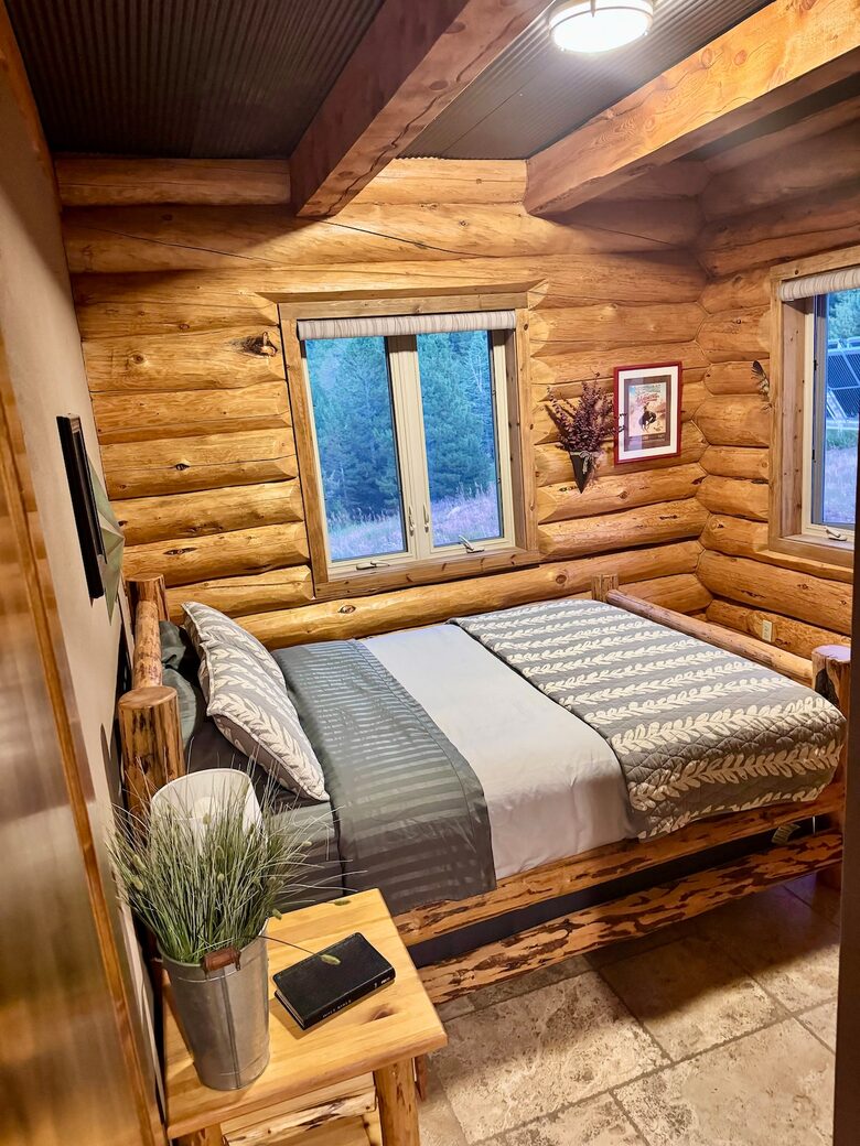 Rustic Elegance on Casper Mountain | Family Log Home Getaway - Casper, Wyoming