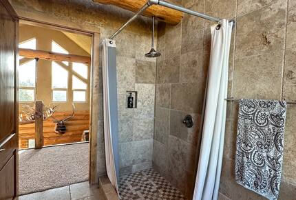 Rustic Elegance on Casper Mountain | Family Log Home Getaway - Casper, Wyoming