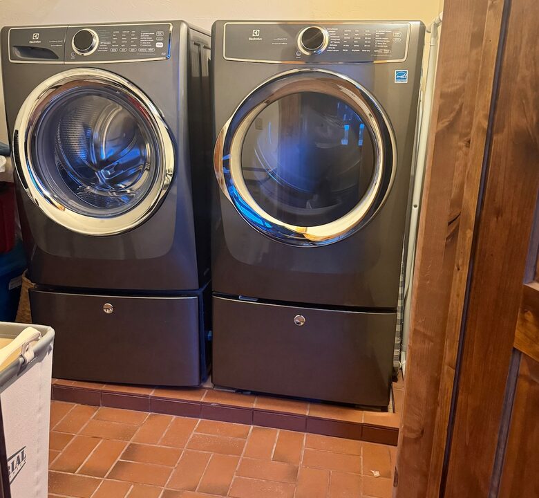 Rustic Elegance on Casper Mountain | Family Log Home Getaway - Casper, Wyoming