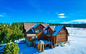 Rustic Elegance on Casper Mountain | Family Log Home Getaway - Casper, Wyoming