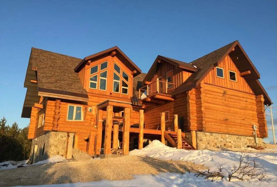 Rustic Elegance on Casper Mountain | Family Log Home Getaway - Casper, Wyoming