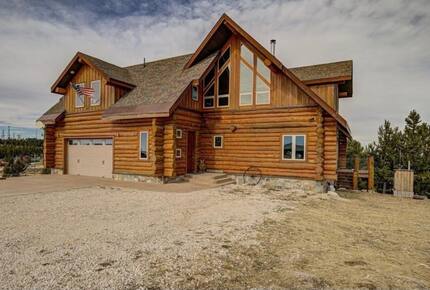 Rustic Elegance on Casper Mountain | Family Log Home Getaway - Casper, Wyoming
