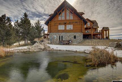 Rustic Elegance on Casper Mountain | Family Log Home Getaway - Casper, Wyoming