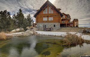 Rustic Elegance on Casper Mountain | Family Log Home Getaway - Casper, Wyoming