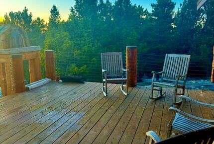 Rustic Elegance on Casper Mountain | Family Log Home Getaway - Casper, Wyoming