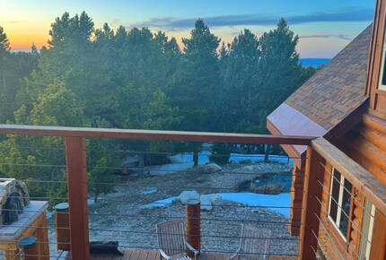 Rustic Elegance on Casper Mountain | Family Log Home Getaway - Casper, Wyoming