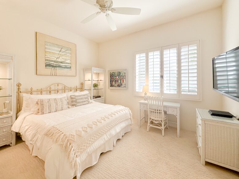 Bright Guest Suite with California King Bed