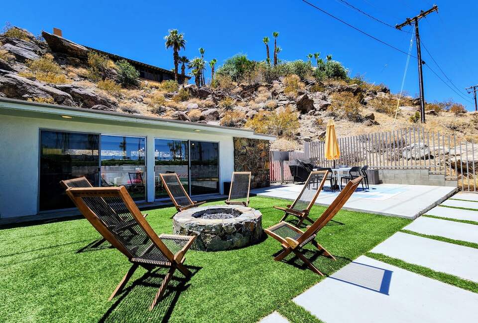 Mid-Century Retreat Near Palm Springs - Palm Springs, California