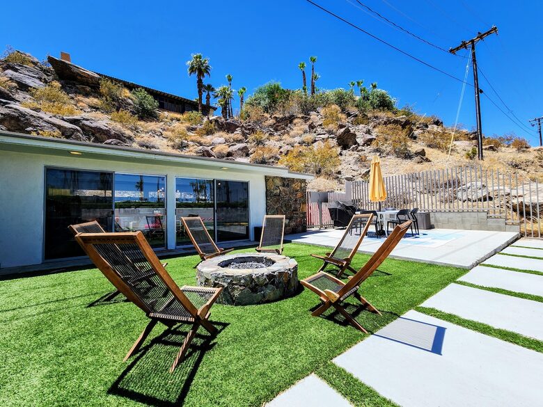 Mid-Century Retreat Near Palm Springs - Palm Springs, California