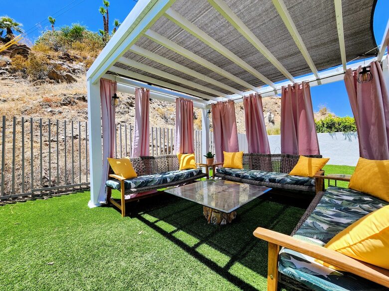 Mid-Century Retreat Near Palm Springs - Palm Springs, California