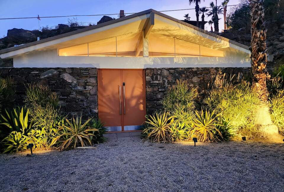 Mid-Century Retreat Near Palm Springs - Palm Springs, California