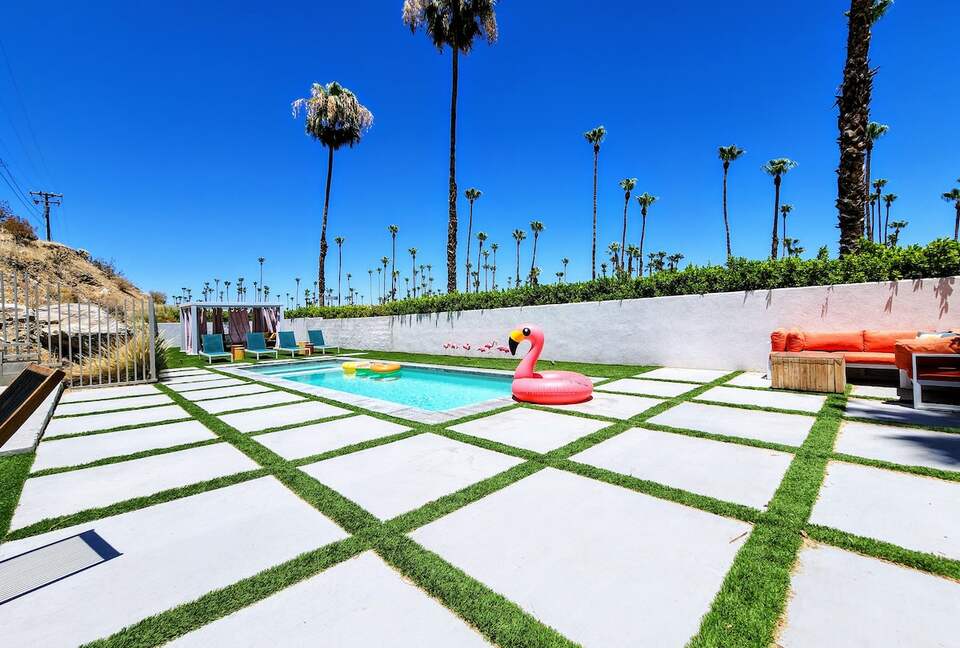 Mid-Century Retreat Near Palm Springs - Palm Springs, California