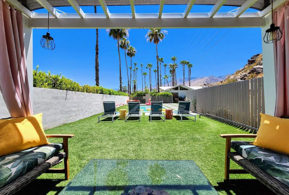 Mid-Century Retreat Near Palm Springs - Palm Springs, California