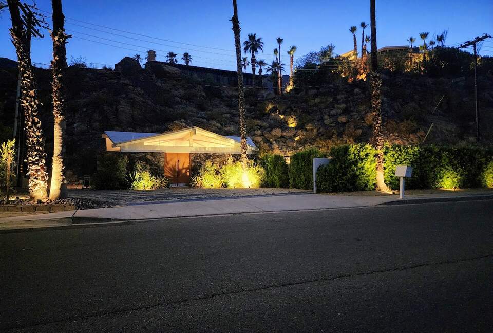 Mid-Century Retreat Near Palm Springs - Palm Springs, California