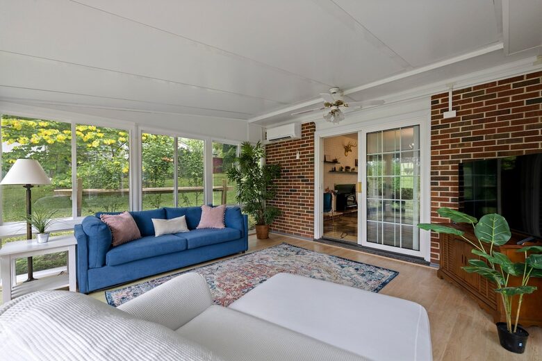 Cozy Mountain Cottage Between Asheville & Brevard - Mills River, North Carolina