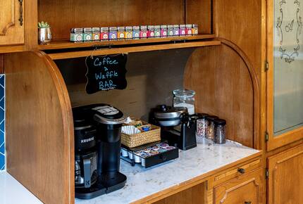 Cozy Mountain Cottage Between Asheville & Brevard - Mills River, North Carolina