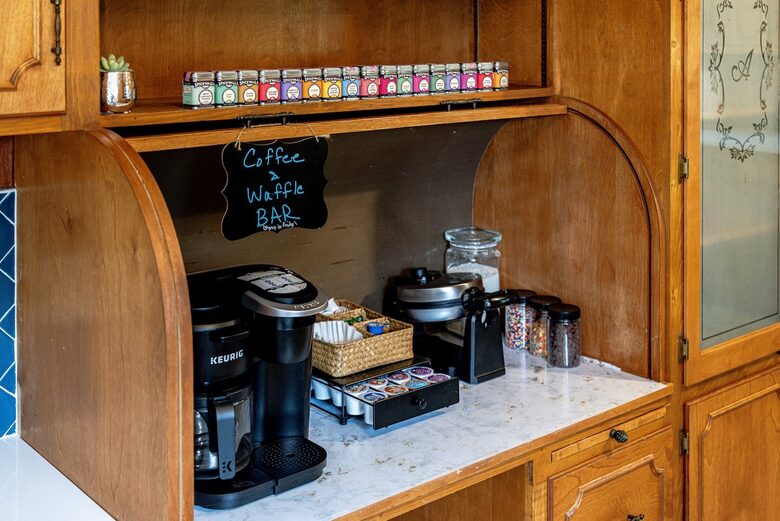 Cozy Mountain Cottage Between Asheville & Brevard - Mills River, North Carolina