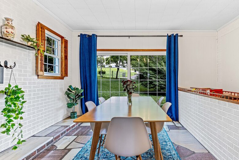 Cozy Mountain Cottage Between Asheville & Brevard - Mills River, North Carolina