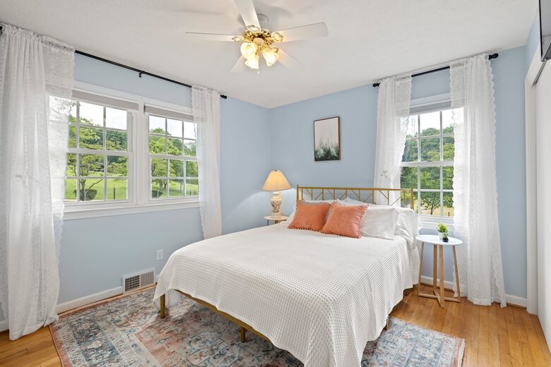 Cozy Mountain Cottage Between Asheville & Brevard - Mills River, North Carolina