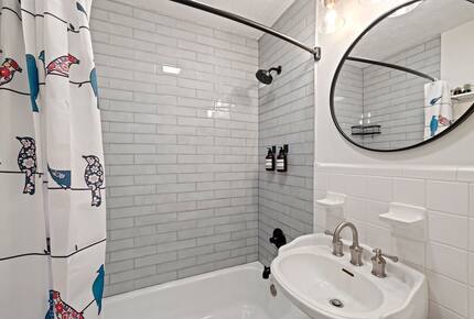 Cozy Mountain Cottage Between Asheville & Brevard - Mills River, North Carolina