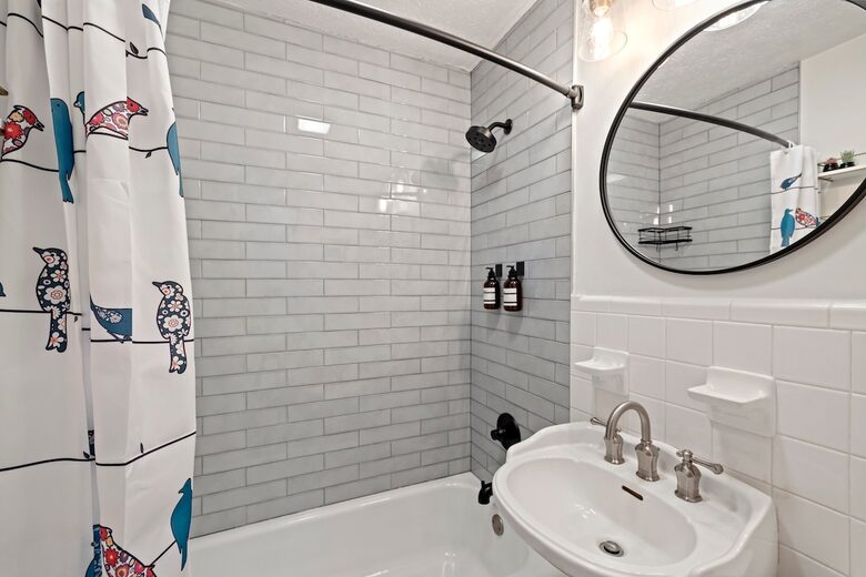 Cozy Mountain Cottage Between Asheville & Brevard - Mills River, North Carolina