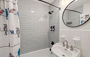 Cozy Mountain Cottage Between Asheville & Brevard - Mills River, North Carolina