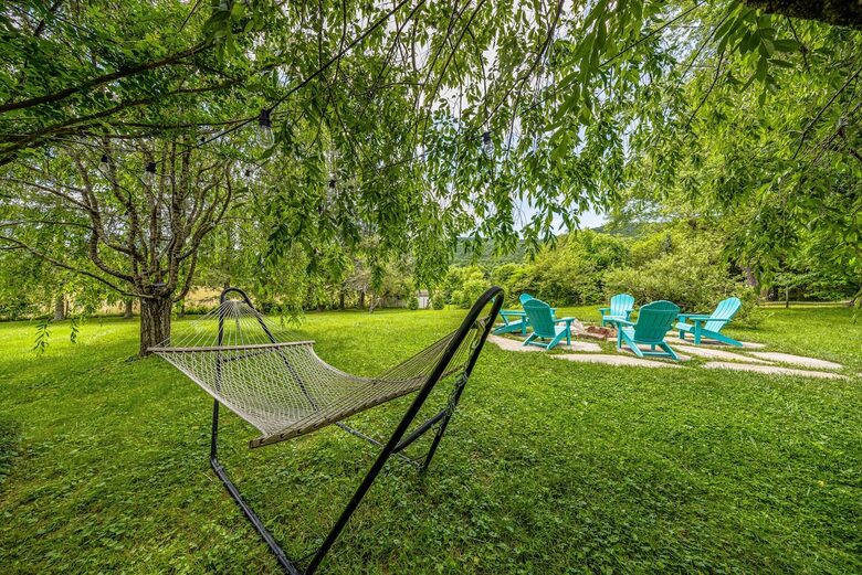 Cozy Mountain Cottage Between Asheville & Brevard - Mills River, North Carolina