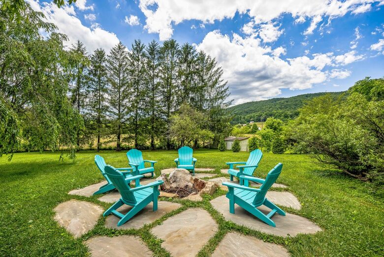 Cozy Mountain Cottage Between Asheville & Brevard - Mills River, North Carolina