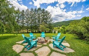 Cozy Mountain Cottage Between Asheville & Brevard - Mills River, North Carolina