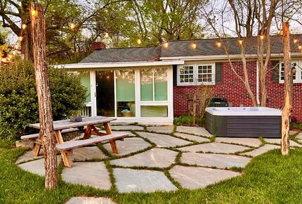 Cozy Mountain Cottage Between Asheville & Brevard - Mills River, North Carolina