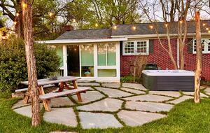 Cozy Mountain Cottage Between Asheville & Brevard - Mills River, North Carolina