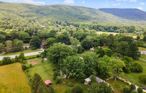 Cozy Mountain Cottage Between Asheville & Brevard - Mills River, North Carolina
