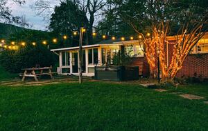 Cozy Mountain Cottage Between Asheville & Brevard - Mills River, North Carolina