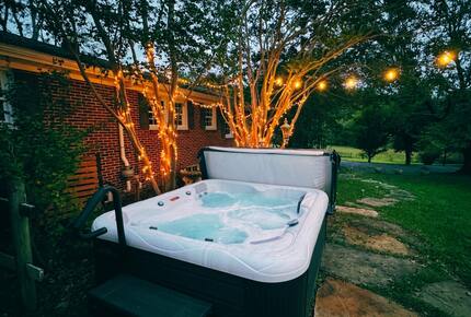 Cozy Mountain Cottage Between Asheville & Brevard - Mills River, North Carolina