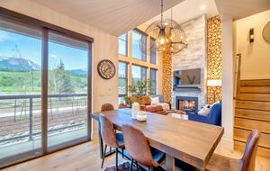 Riverside Alpine Escape | Elegant Winter Getaway in Silverthorne - Silverthorne, Colorado