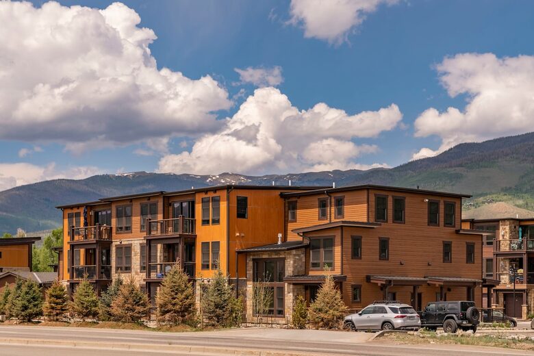 Riverside Alpine Escape | Elegant Winter Getaway in Silverthorne - Silverthorne, Colorado
