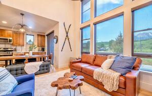 Riverside Alpine Escape | Elegant Winter Getaway in Silverthorne - Silverthorne, Colorado